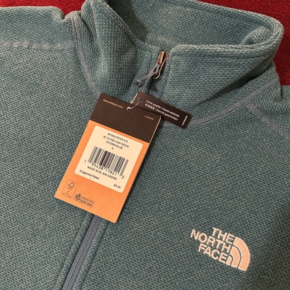 The North Face Textured Quarter Zip - Picture 2 of 2